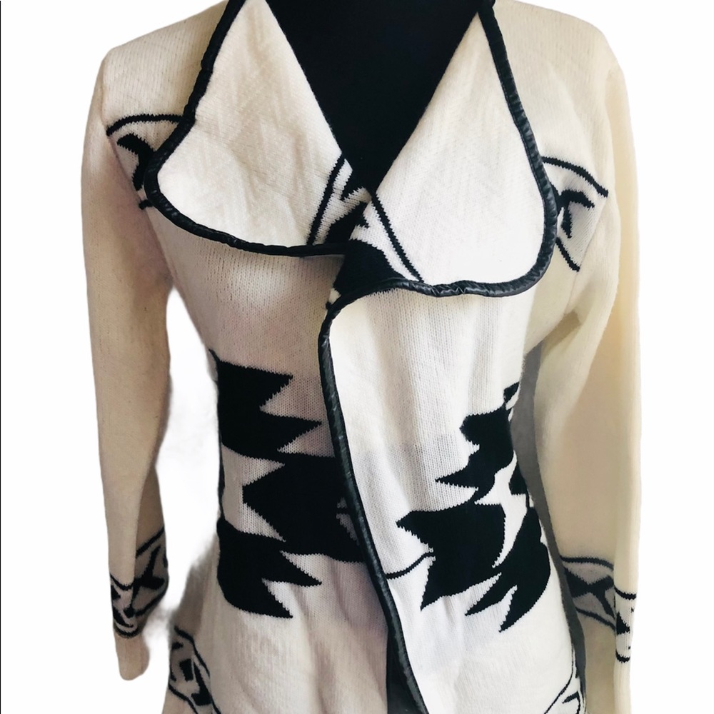 Selfie couture southwestern Aztec cardigan